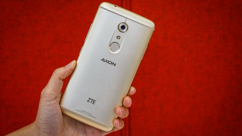 ZTE AXON 7