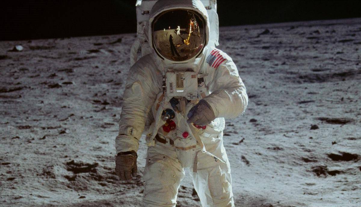 تصاویری جذاب از قدم گذاشتن فضانوردان بر روی کره ماه