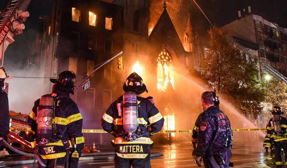 آتش سوزی در کلیسای تاریخی نیویورک