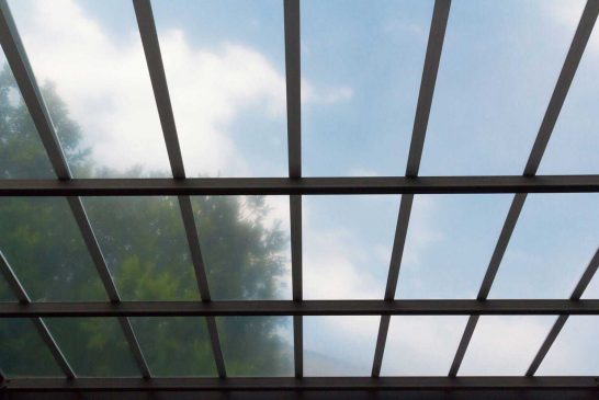 اجرای سقف پلی کربنات با قیمت مناسب توسط نورگیر ساز
