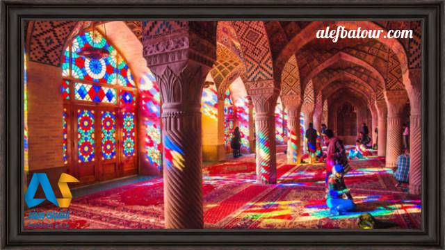 مسجد نصیرالملک معروف با شیشه های رنگین و منحصر بفرد خود