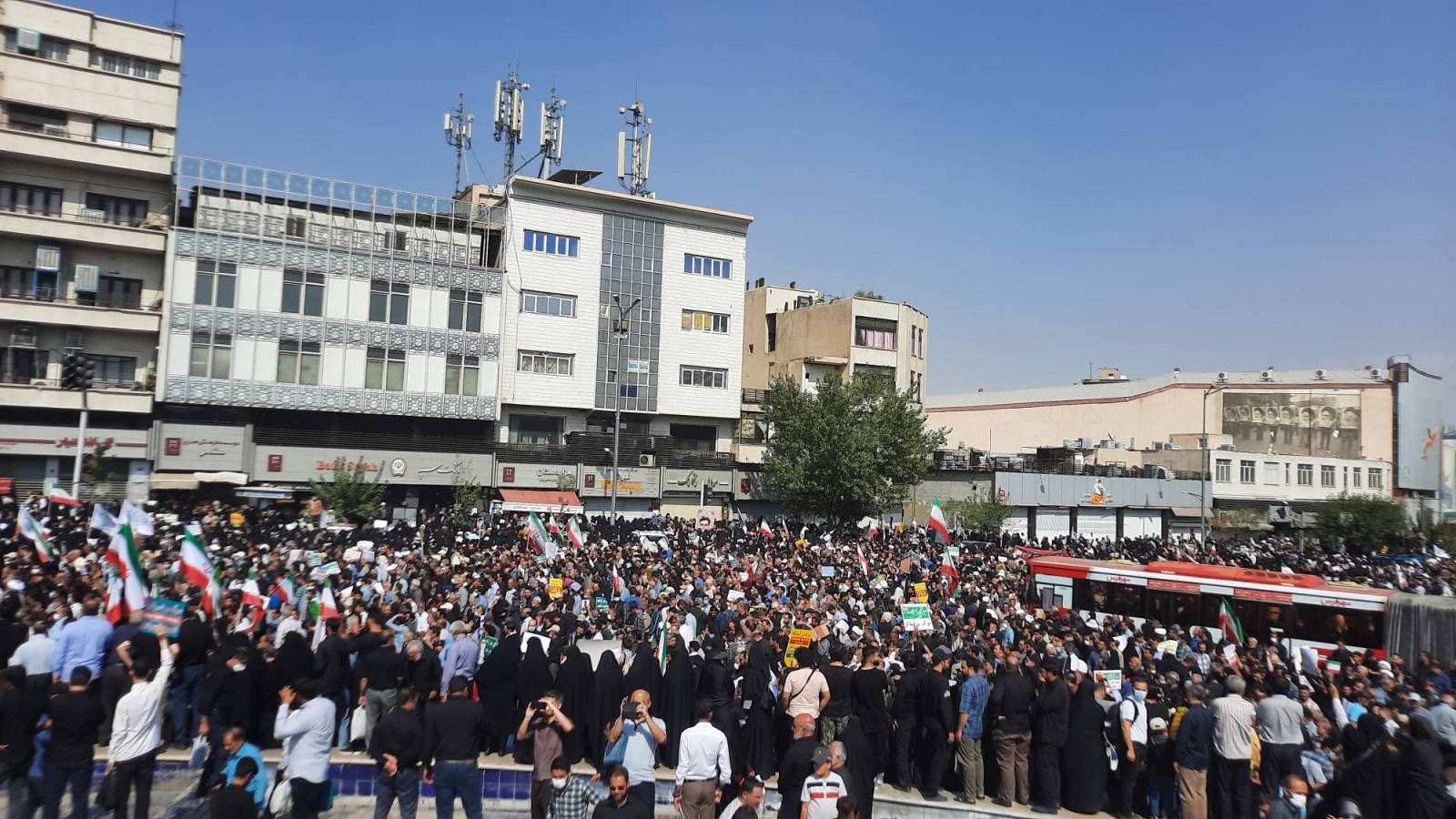 تجمع بزرگ مردم تهران برای محکومیت هتک حرمت قرآن کریم
